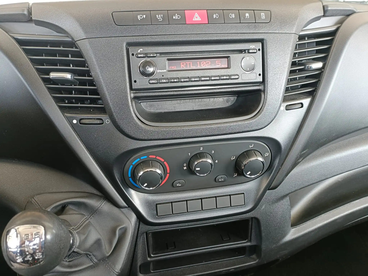 IVECO DAILY 35C15 - Véhicule utilitaire: photos 5 IVECO DAILY 35C15 - Véhicule utilitaire: photos 5