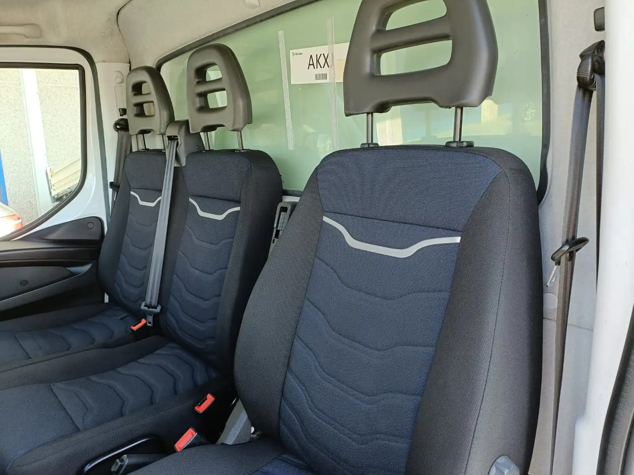 IVECO DAILY 35C16 - Véhicule utilitaire: photos 2 IVECO DAILY 35C16 - Véhicule utilitaire: photos 2