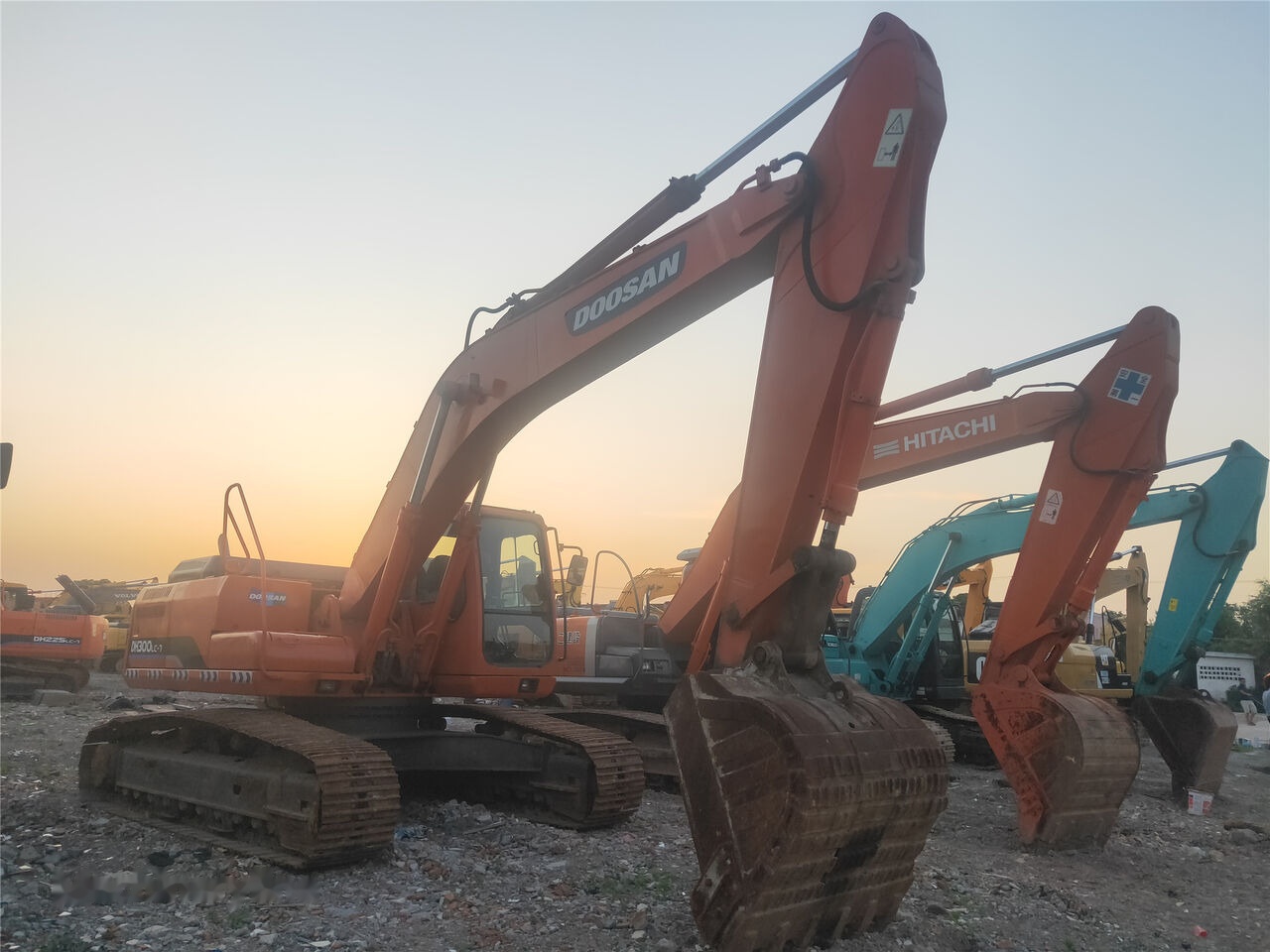 Doosan DH300LC-7 - Pelle sur chenille: photos 1 Doosan DH300LC-7 - Pelle sur chenille: photos 1
