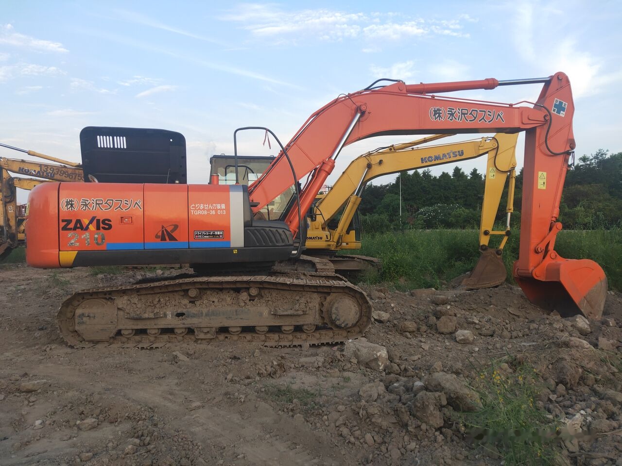 Hitachi ZX210 - Pelle sur chenille: photos 1 Hitachi ZX210 - Pelle sur chenille: photos 1