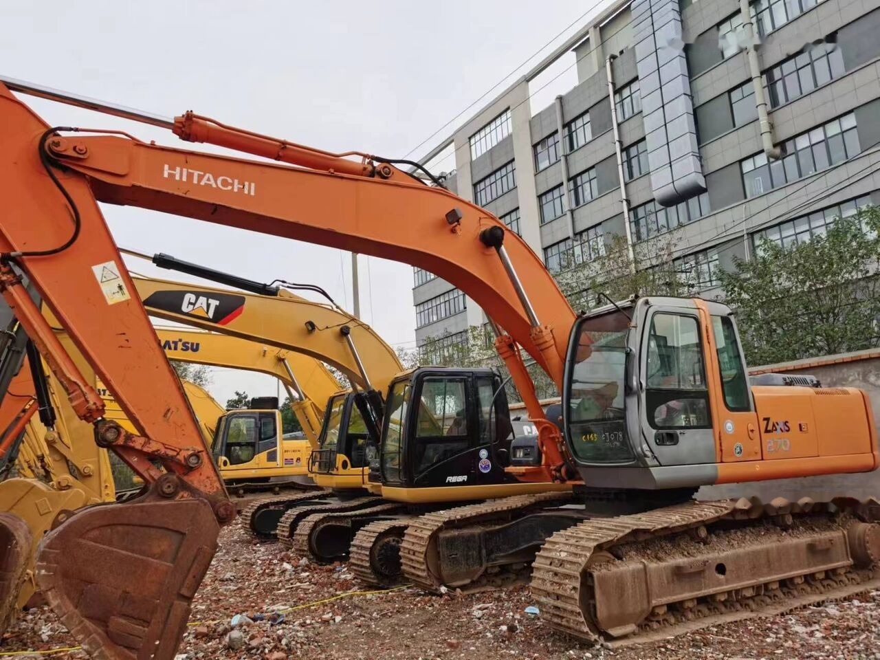 Hitachi ZX270 - Pelle sur chenille: photos 3 Hitachi ZX270 - Pelle sur chenille: photos 3