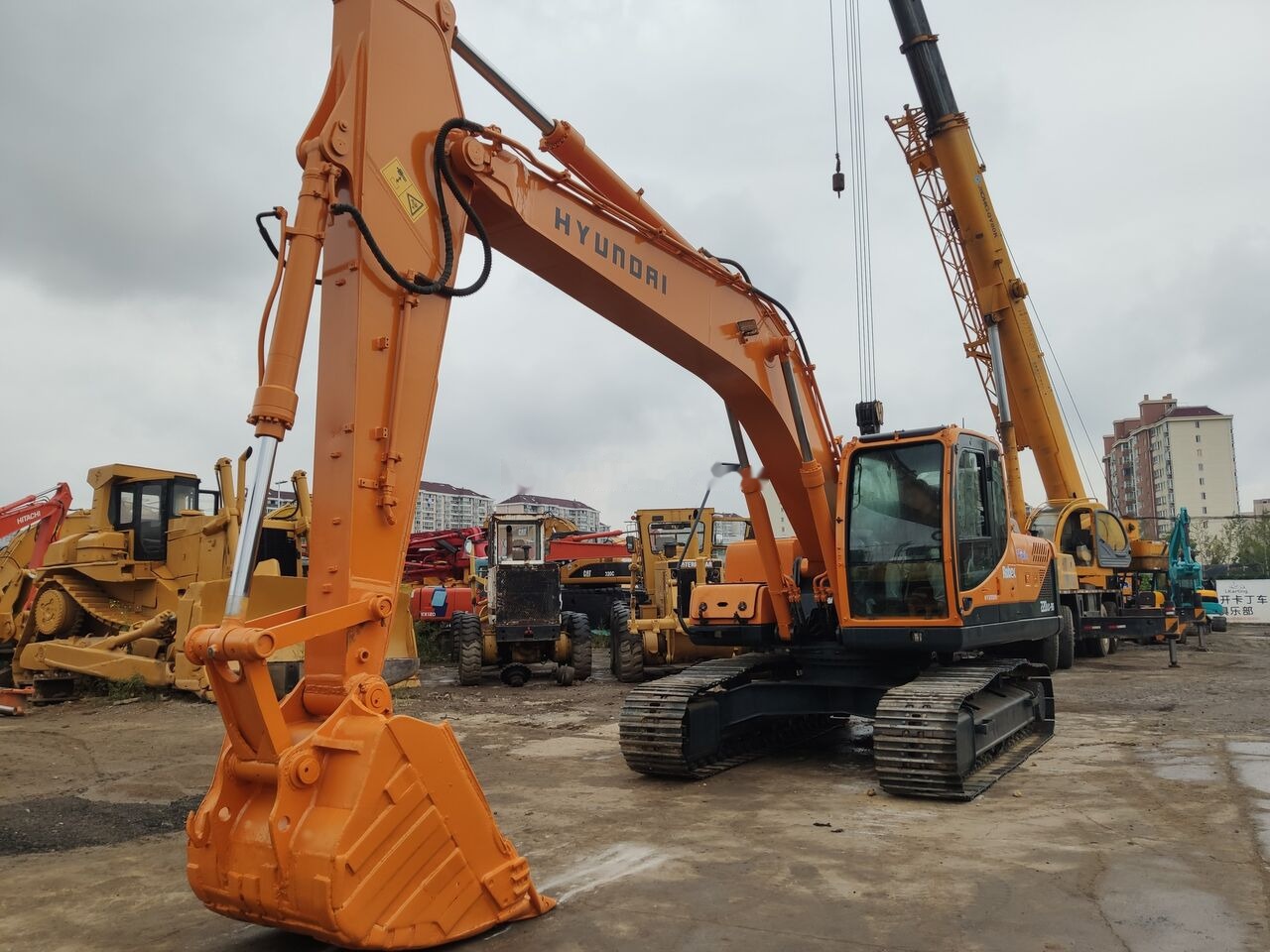 Hyundai R220LC-9s - Pelle sur chenille: photos 4 Hyundai R220LC-9s - Pelle sur chenille: photos 4
