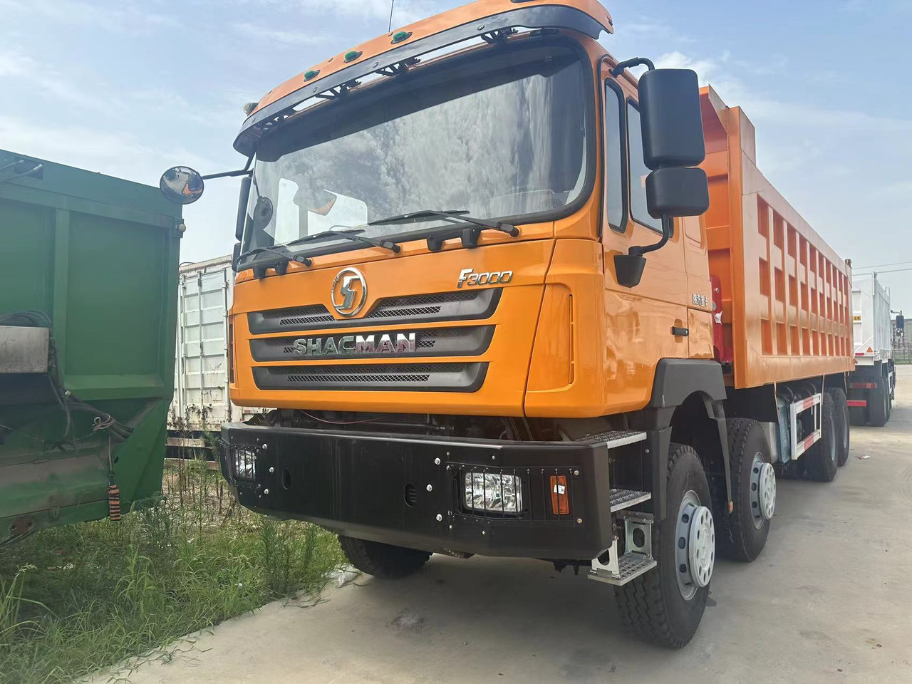 Shacman F3000 8x4 - Camion benne: photos 2 Shacman F3000 8x4 - Camion benne: photos 2