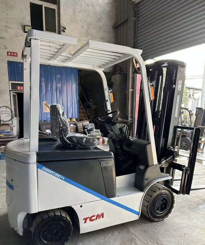 TCM FD25-7 - Chariot élévateur électrique: photos 5 TCM FD25-7 - Chariot élévateur électrique: photos 5