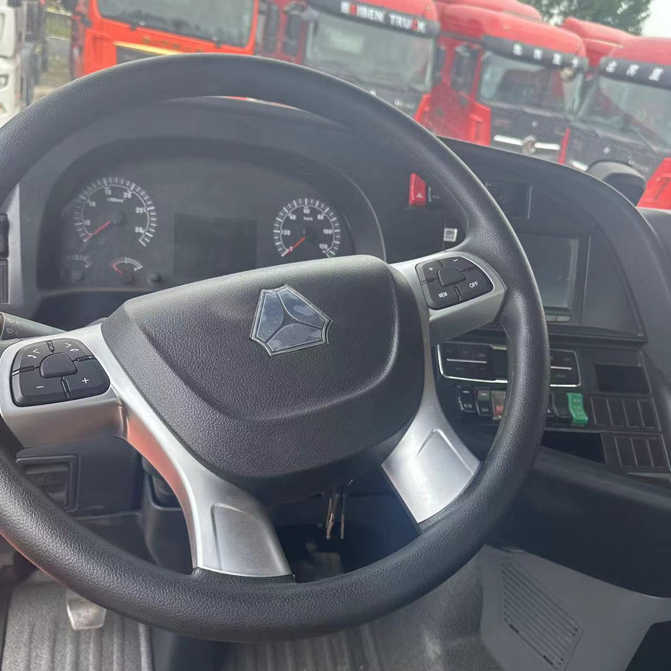 Sinotruk - Tracteur routier: photos 1 Sinotruk - Tracteur routier: photos 1