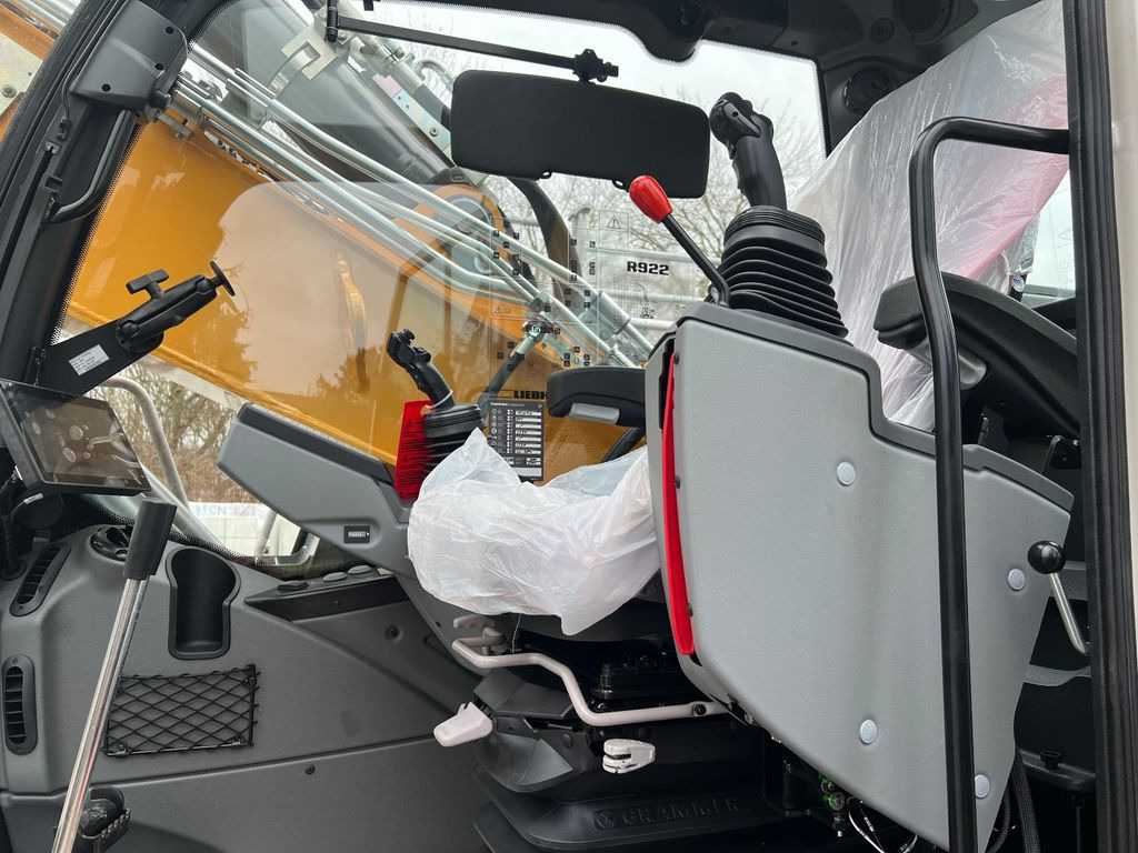 Liebherr R 922 G 6.0-D Liebherr R 922 G 6.0-D - Pelle sur chenille: photos 4 Liebherr R 922 G 6.0-D Liebherr R 922 G 6.0-D - Pelle sur chenille: photos 4