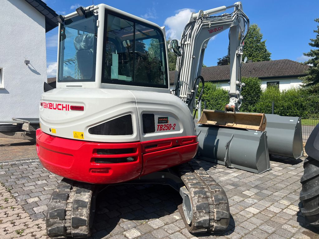 Takeuchi TB 250-2 u. 260 - Mini pelle: photos 3 Takeuchi TB 250-2 u. 260 - Mini pelle: photos 3