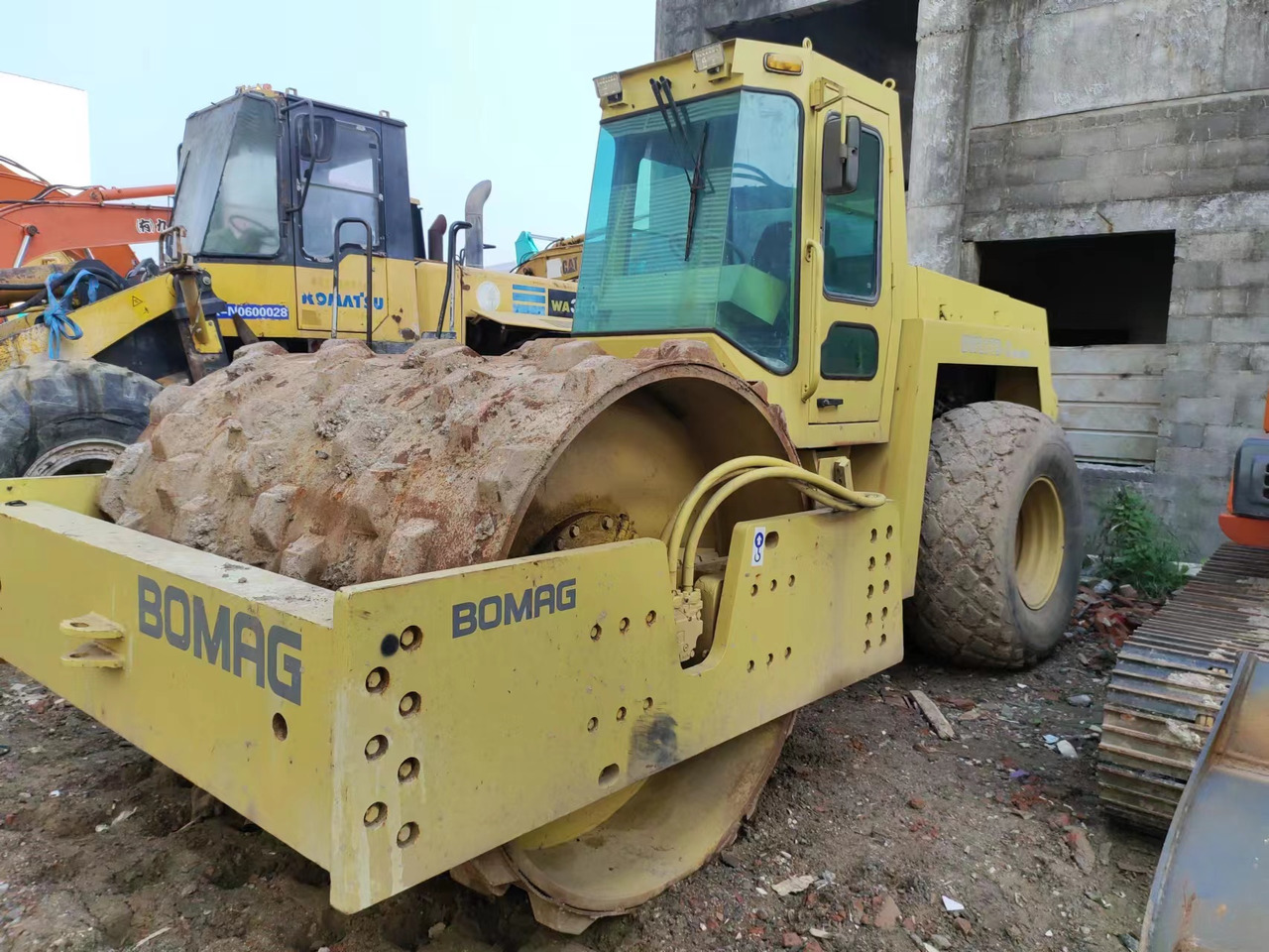 BOMAG BW 217D-2 - Compacteur à pieds de mouton/ Monocylindre: photos 2 BOMAG BW 217D-2 - Compacteur à pieds de mouton/ Monocylindre: photos 2