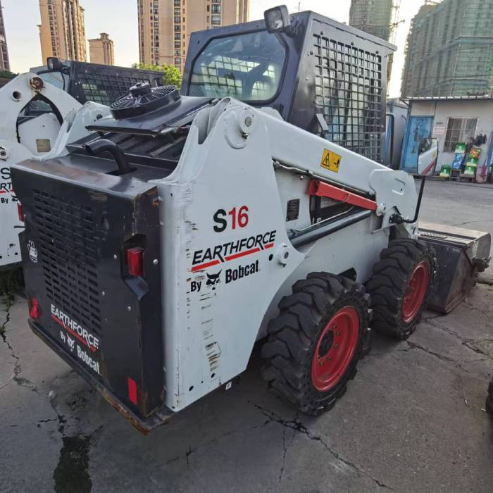 Bobcat S16 - Mini chargeuse: photos 2 Bobcat S16 - Mini chargeuse: photos 2