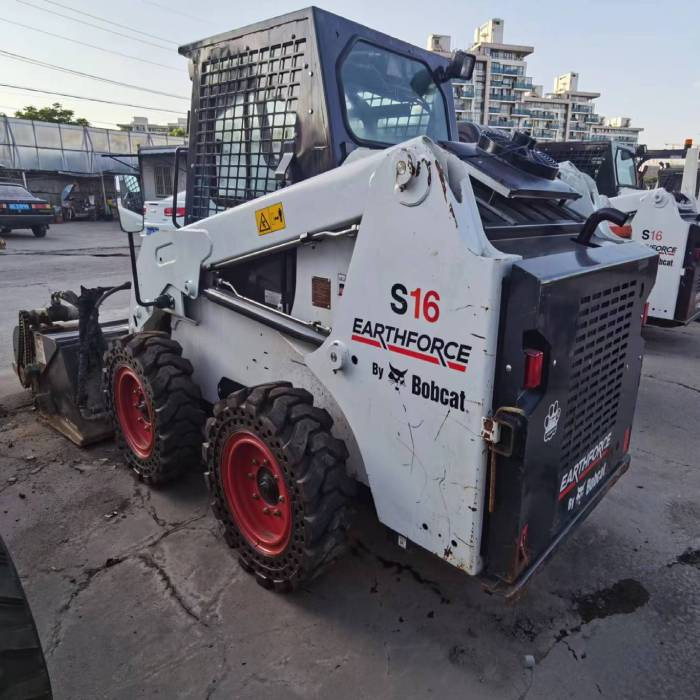 Bobcat S16 - Mini chargeuse: photos 1 Bobcat S16 - Mini chargeuse: photos 1