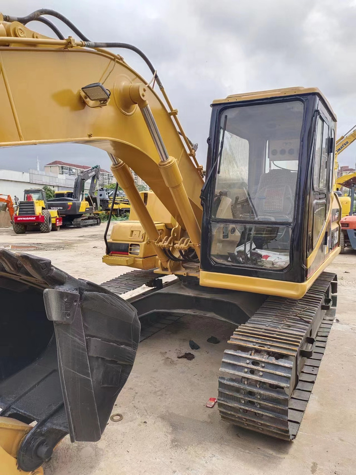 CATERPILLAR 312B - Pelle sur chenille: photos 5 CATERPILLAR 312B - Pelle sur chenille: photos 5