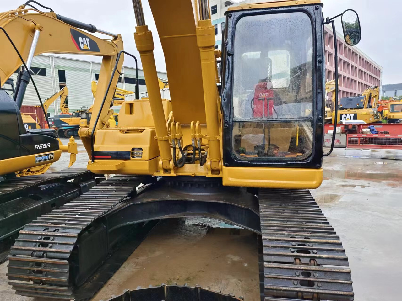 CATERPILLAR 320BL - Pelle sur chenille: photos 3 CATERPILLAR 320BL - Pelle sur chenille: photos 3