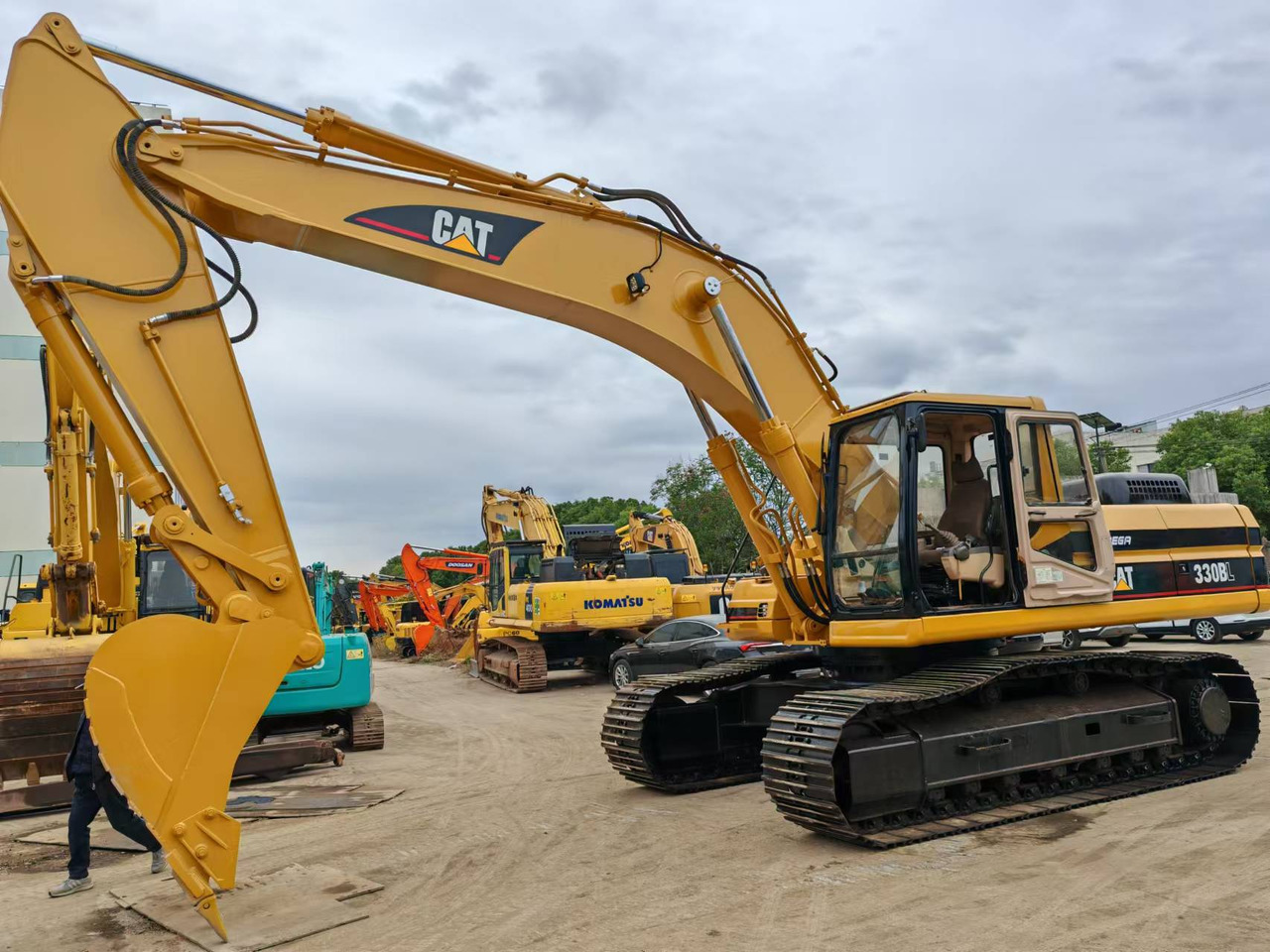 CATERPILLAR 330BL - Pelle sur chenille: photos 1 CATERPILLAR 330BL - Pelle sur chenille: photos 1