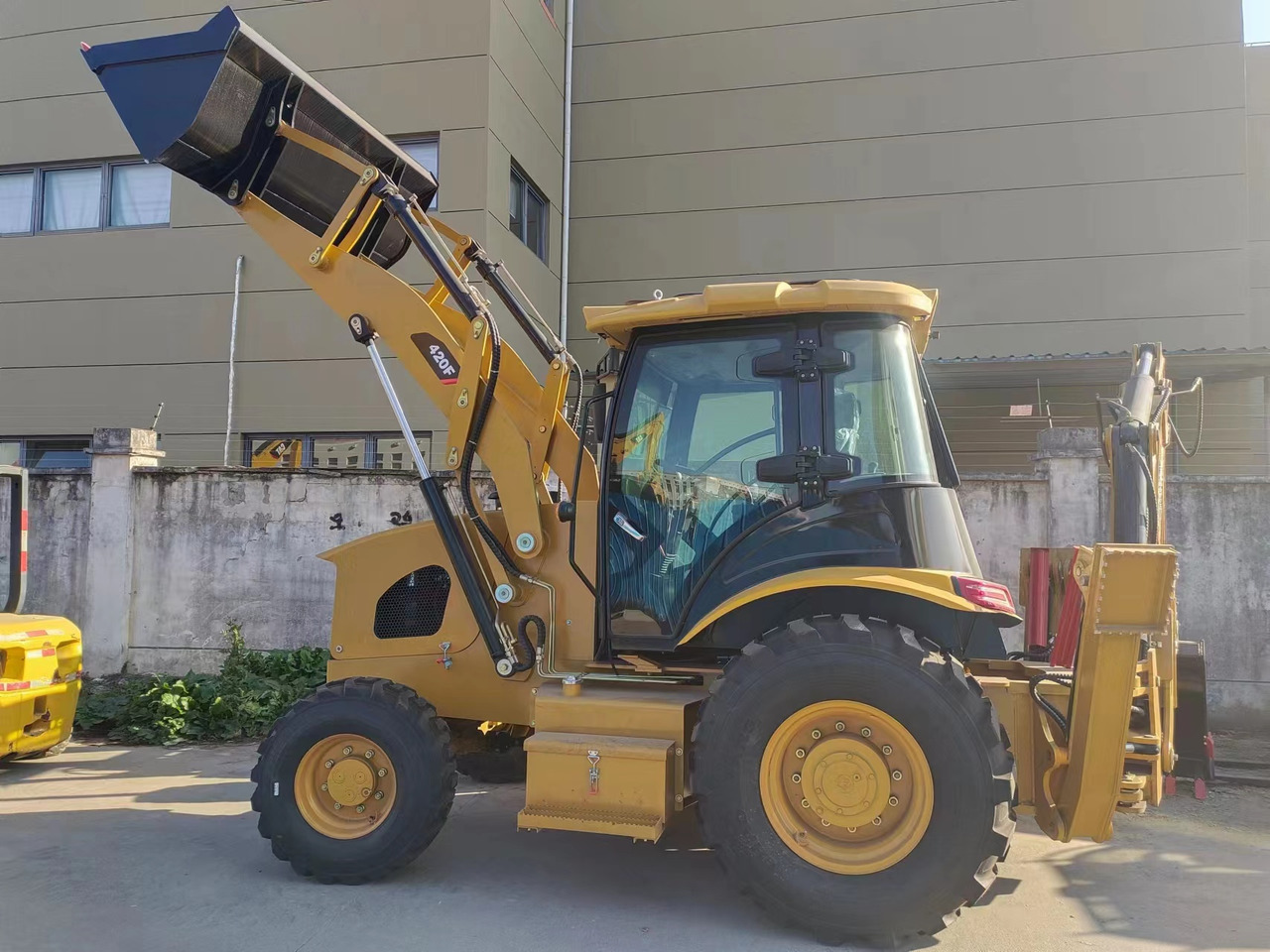 CATERPILLAR 420F - Tractopelle: photos 3 CATERPILLAR 420F - Tractopelle: photos 3