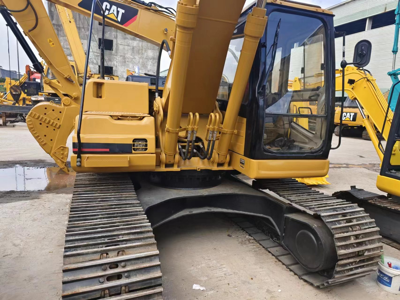 CATERPILLAR CAT 320BL - Pelle sur chenille: photos 2 CATERPILLAR CAT 320BL - Pelle sur chenille: photos 2