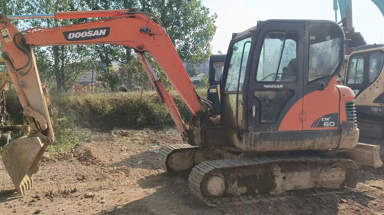 DOOSAN dx60 - Mini pelle: photos 1 DOOSAN dx60 - Mini pelle: photos 1