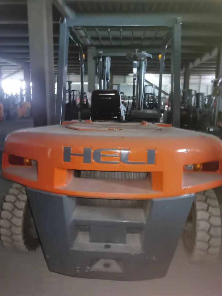 HELI 70 DIESEL FORKLIFT 7TON - Chariot élévateur diesel: photos 2 HELI 70 DIESEL FORKLIFT 7TON - Chariot élévateur diesel: photos 2