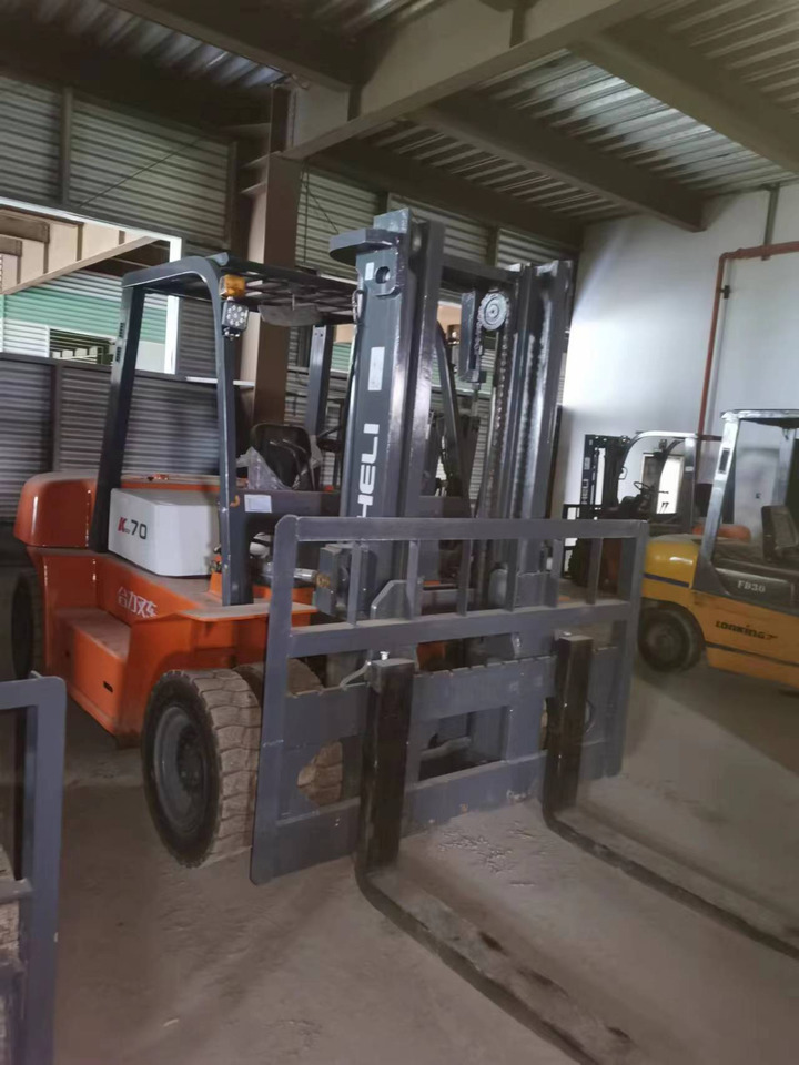 HELI 70 DIESEL FORKLIFT 7TON - Chariot élévateur diesel: photos 3 HELI 70 DIESEL FORKLIFT 7TON - Chariot élévateur diesel: photos 3