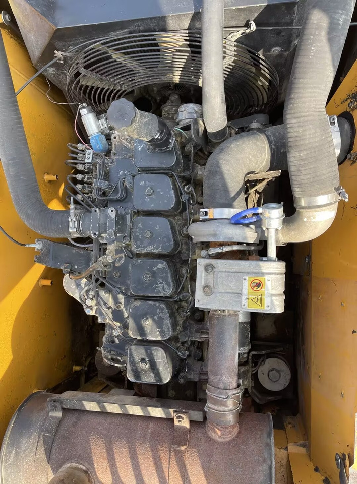 HYUNDAI 210W-9 - Pelle sur pneus: photos 5 HYUNDAI 210W-9 - Pelle sur pneus: photos 5