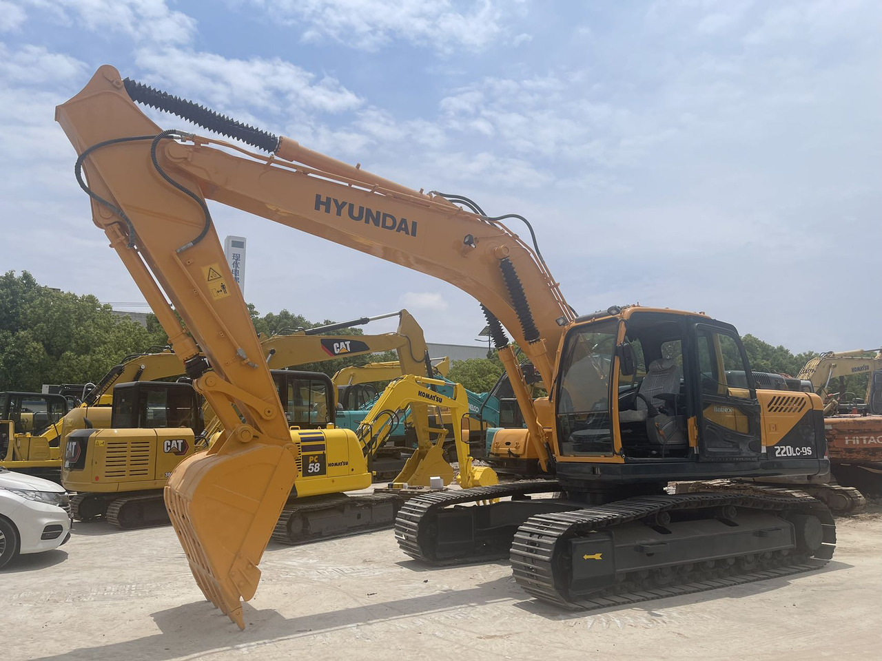 HYUNDAI 220LC-9S - Pelle sur chenille: photos 1 HYUNDAI 220LC-9S - Pelle sur chenille: photos 1