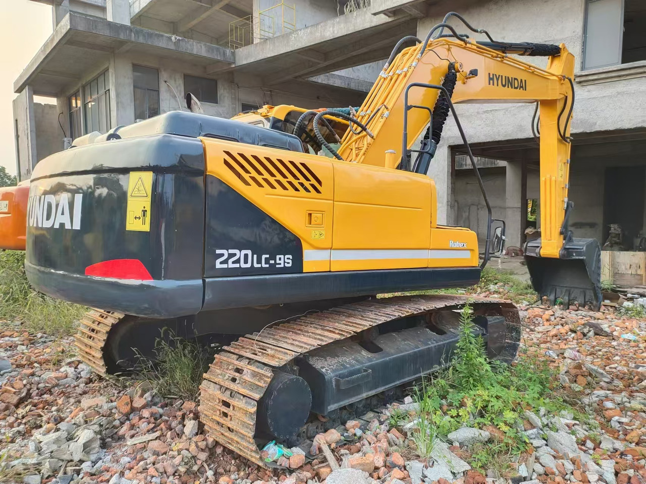 HYUNDAI R220LC-9S - Pelle sur chenille: photos 1 HYUNDAI R220LC-9S - Pelle sur chenille: photos 1