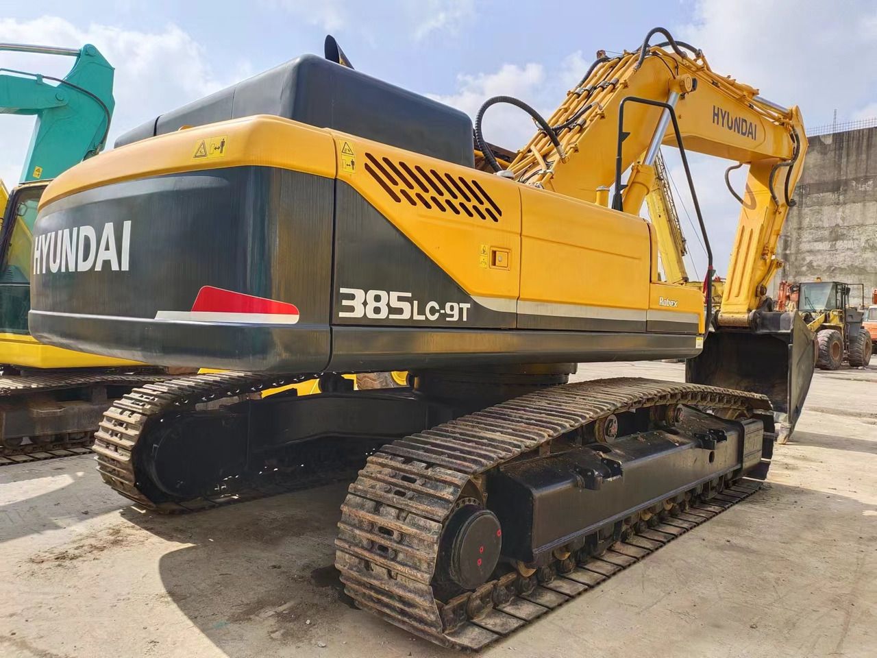HYUNDAI R385LC-9T R305 R220 - Pelle sur chenille: photos 1 HYUNDAI R385LC-9T R305 R220 - Pelle sur chenille: photos 1