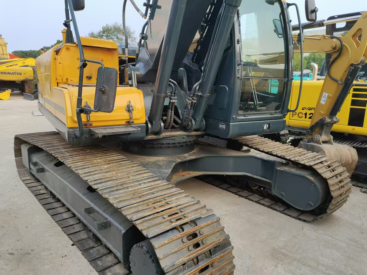 Hyundai R220LC09T - Pelle sur chenille: photos 2 Hyundai R220LC09T - Pelle sur chenille: photos 2