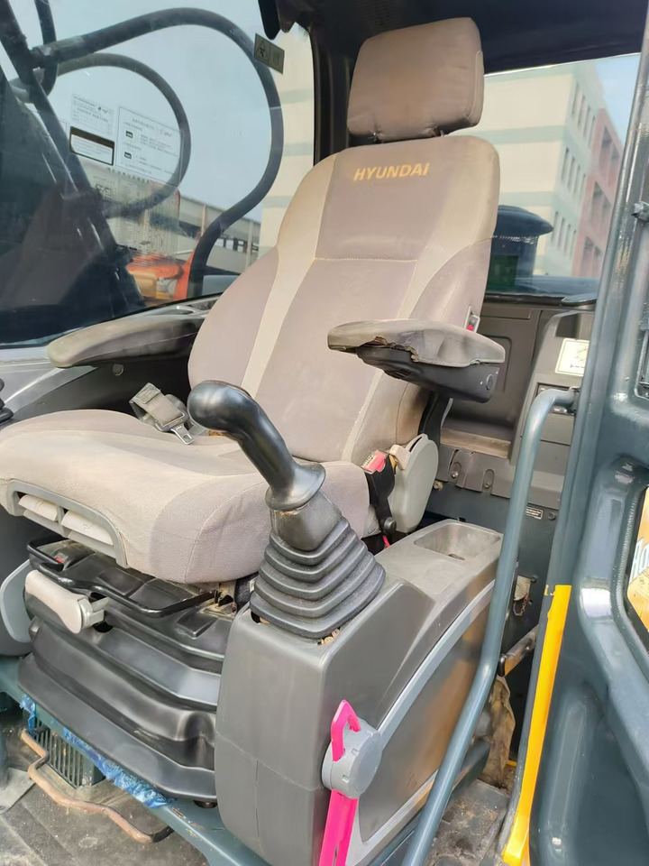 Hyundai R220LC09T - Pelle sur chenille: photos 3 Hyundai R220LC09T - Pelle sur chenille: photos 3