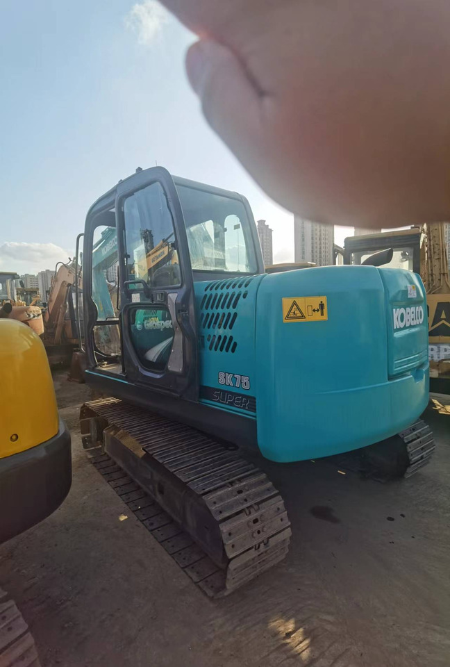 KOBELCO SK75 - Mini pelle: photos 4 KOBELCO SK75 - Mini pelle: photos 4