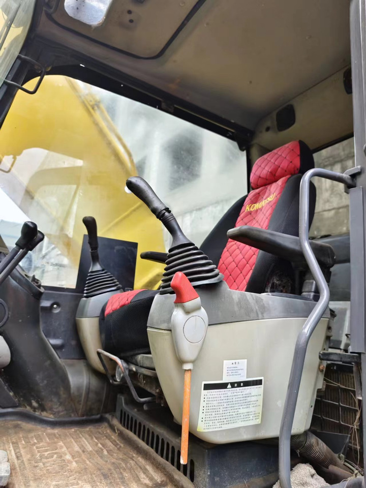 KOMATSU PC200-8 - Pelle sur chenille: photos 3 KOMATSU PC200-8 - Pelle sur chenille: photos 3