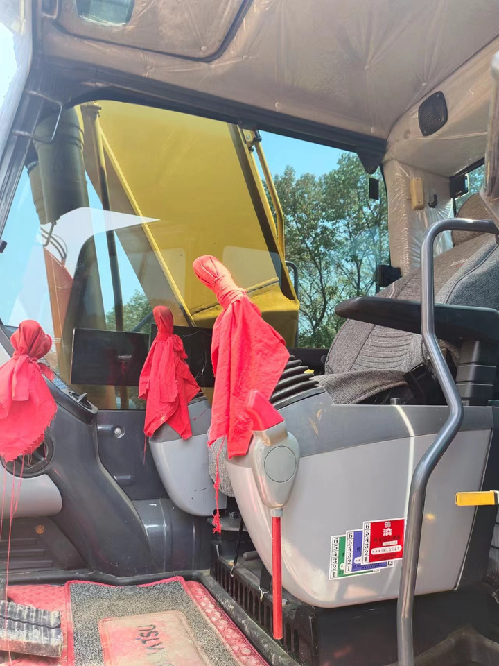 KOMATSU PC200-8 - Pelle sur chenille: photos 3 KOMATSU PC200-8 - Pelle sur chenille: photos 3