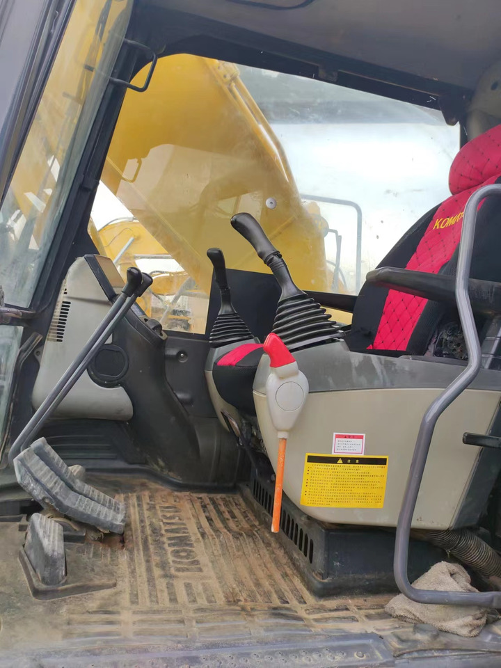 KOMATSU PC200-8 - Pelle sur chenille: photos 4 KOMATSU PC200-8 - Pelle sur chenille: photos 4