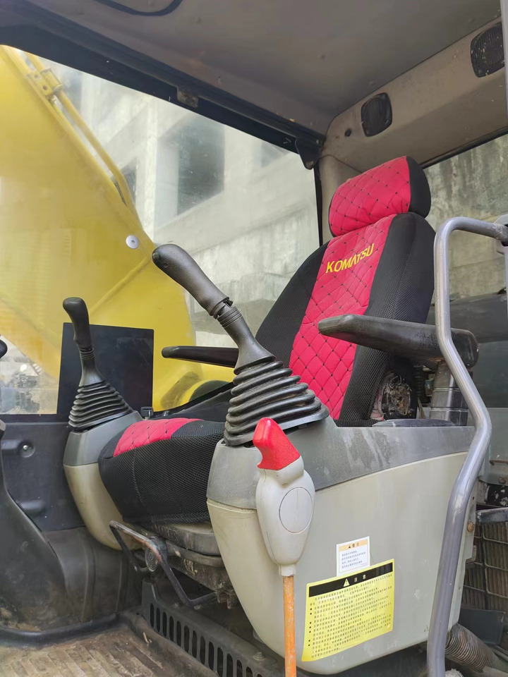 KOMATSU PC200-8 - Pelle sur chenille: photos 3 KOMATSU PC200-8 - Pelle sur chenille: photos 3