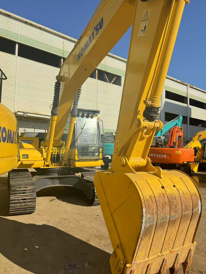 KOMATSU PC200-8 - Pelle sur chenille: photos 3 KOMATSU PC200-8 - Pelle sur chenille: photos 3