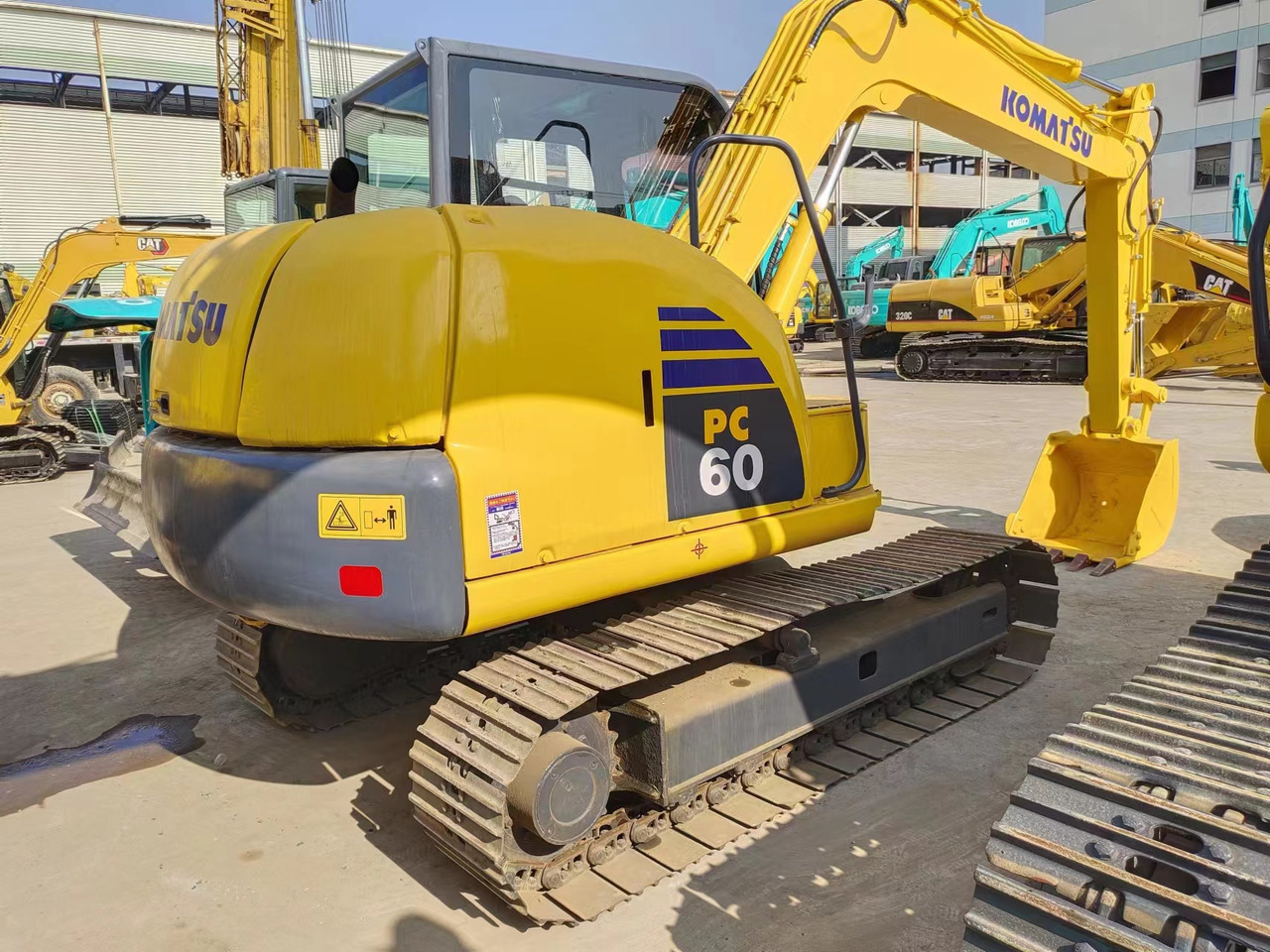 KOMATSU PC60-8 - Mini pelle: photos 1 KOMATSU PC60-8 - Mini pelle: photos 1