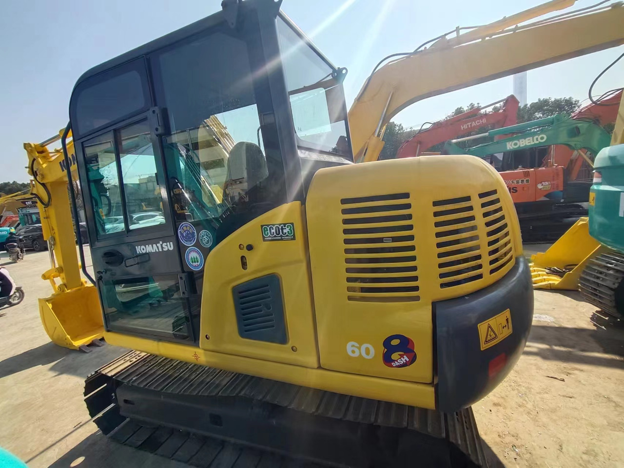 KOMATSU PC60-8 - Mini pelle: photos 3 KOMATSU PC60-8 - Mini pelle: photos 3