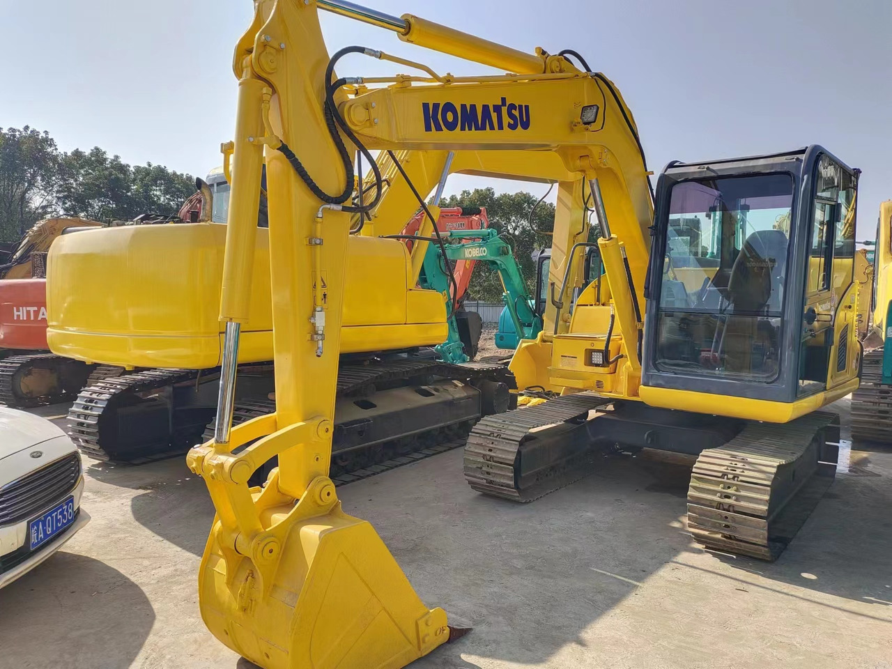 KOMATSU PC60-8 - Mini pelle: photos 1 KOMATSU PC60-8 - Mini pelle: photos 1