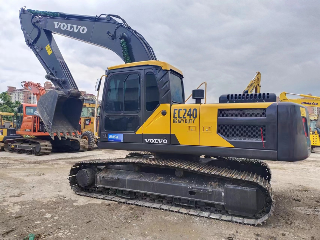 VOLVO EC240 - Pelle sur chenille: photos 1 VOLVO EC240 - Pelle sur chenille: photos 1