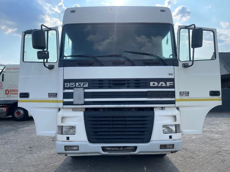 DAF XF 95.430 Tractor unit - Tracteur routier: photos 2 DAF XF 95.430 Tractor unit - Tracteur routier: photos 2