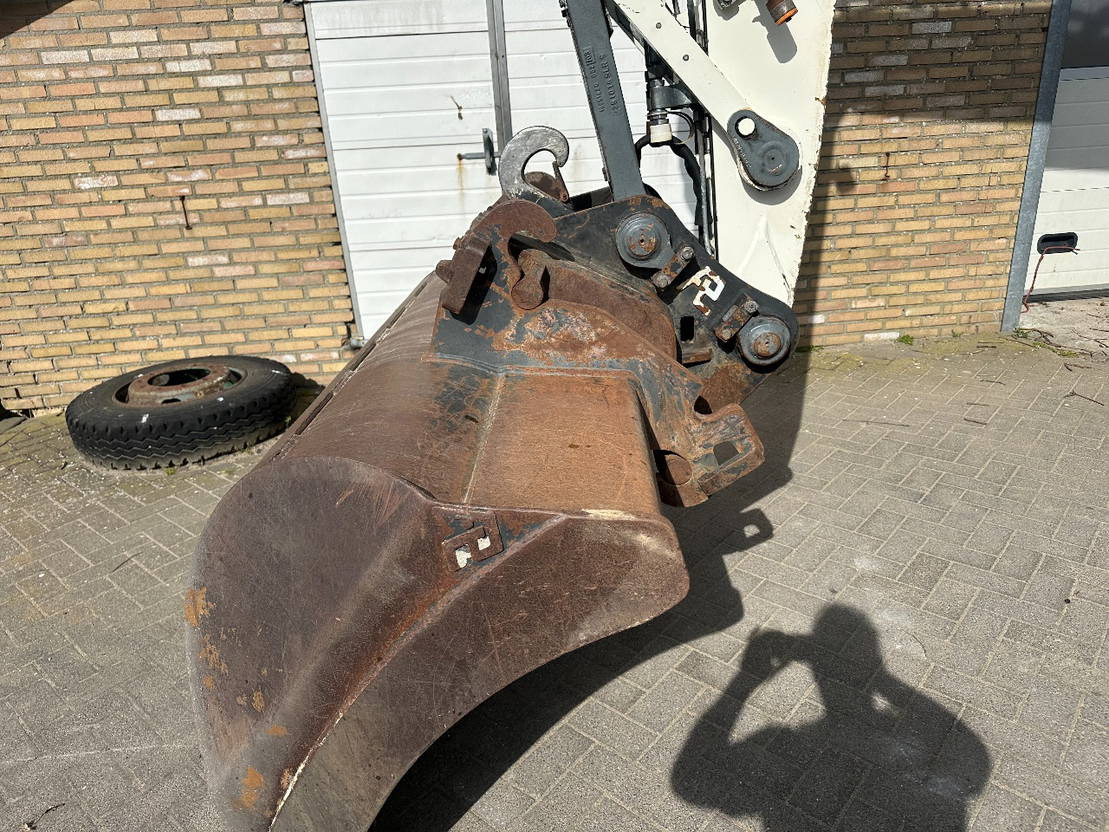 Pelle sur pneus Liebherr A914: photos 17 Pelle sur pneus Liebherr A914: photos 17