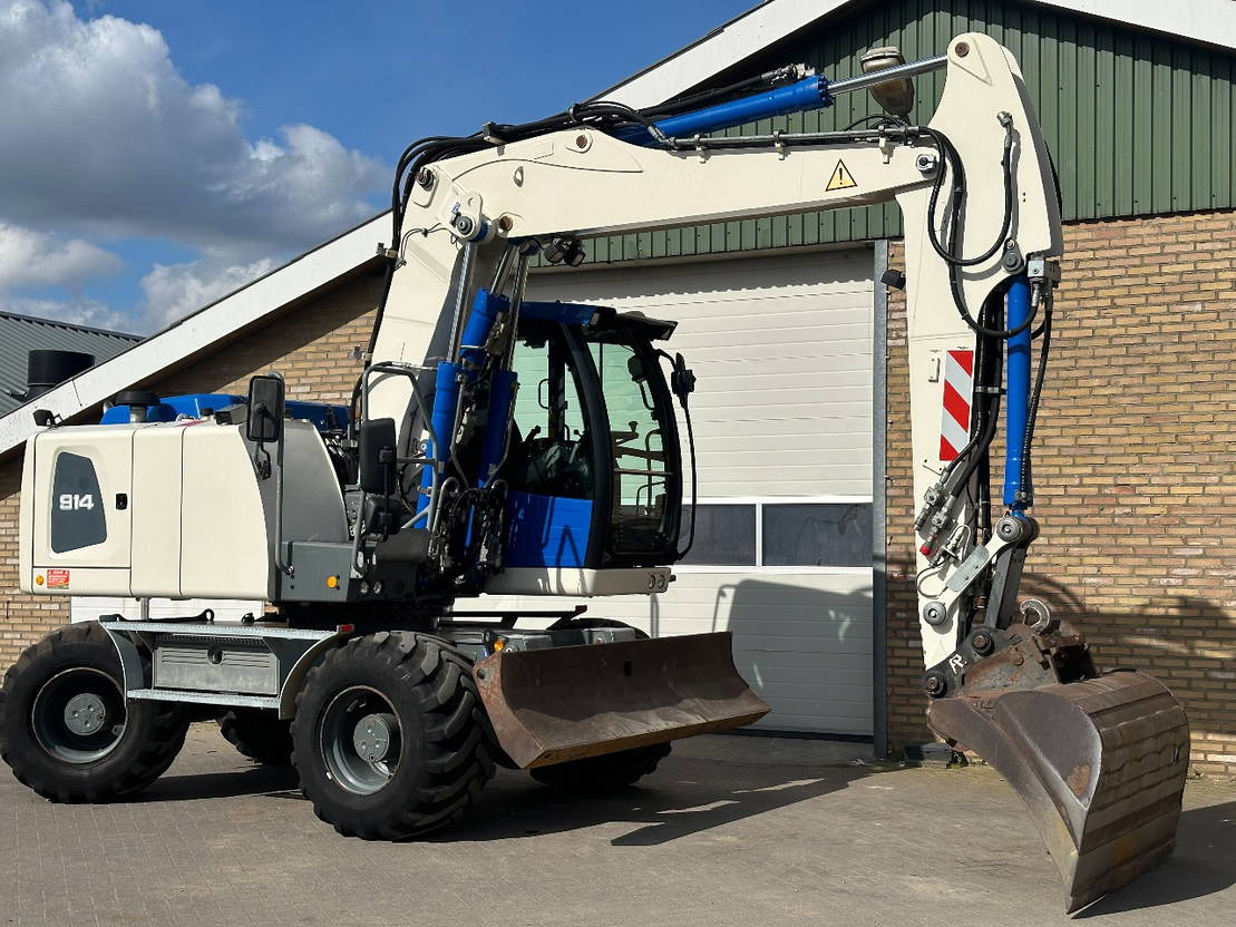 Pelle sur pneus Liebherr A914: photos 7 Pelle sur pneus Liebherr A914: photos 7