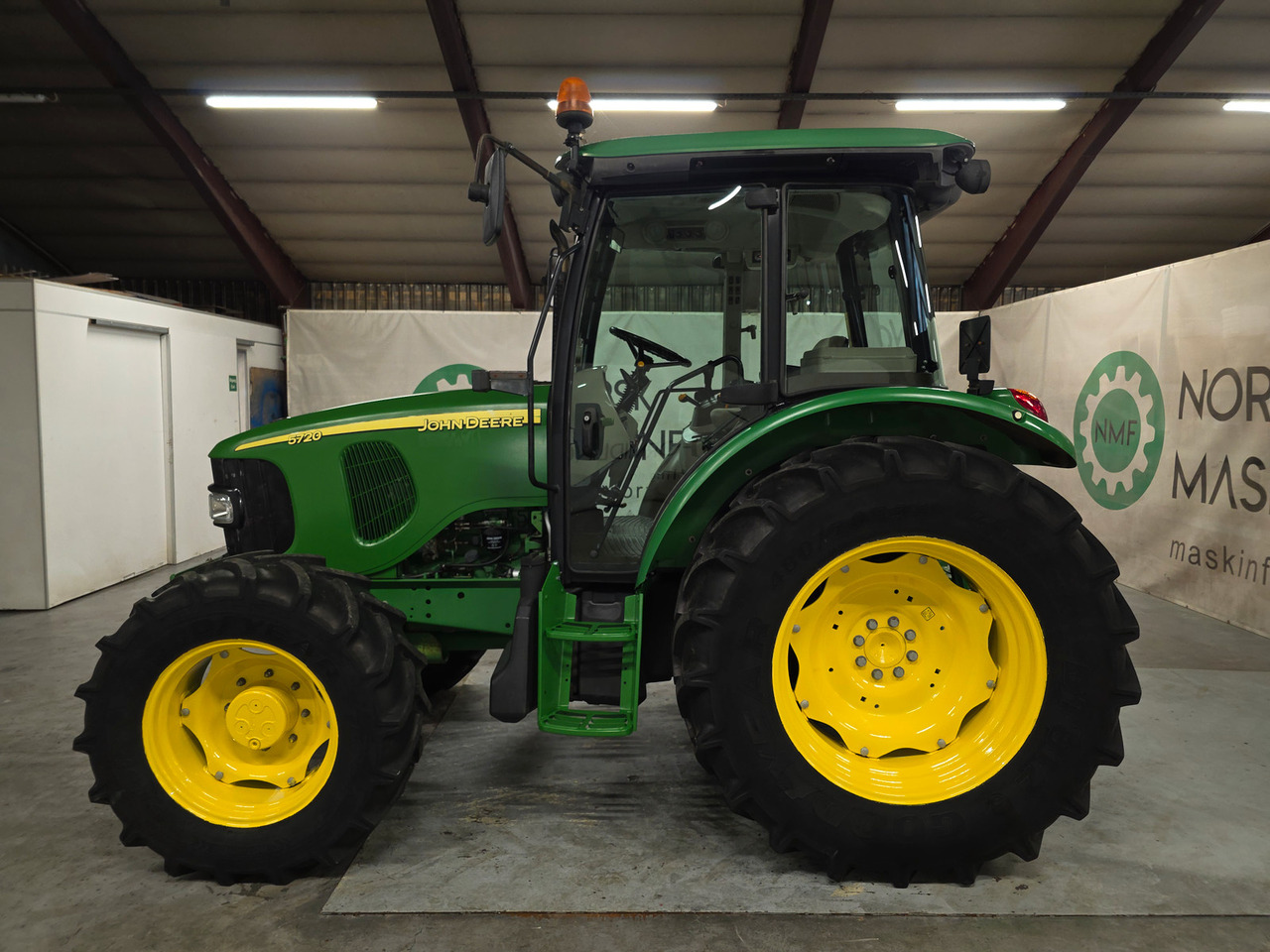John Deere 5720 - Tracteur agricole: photos 2 John Deere 5720 - Tracteur agricole: photos 2