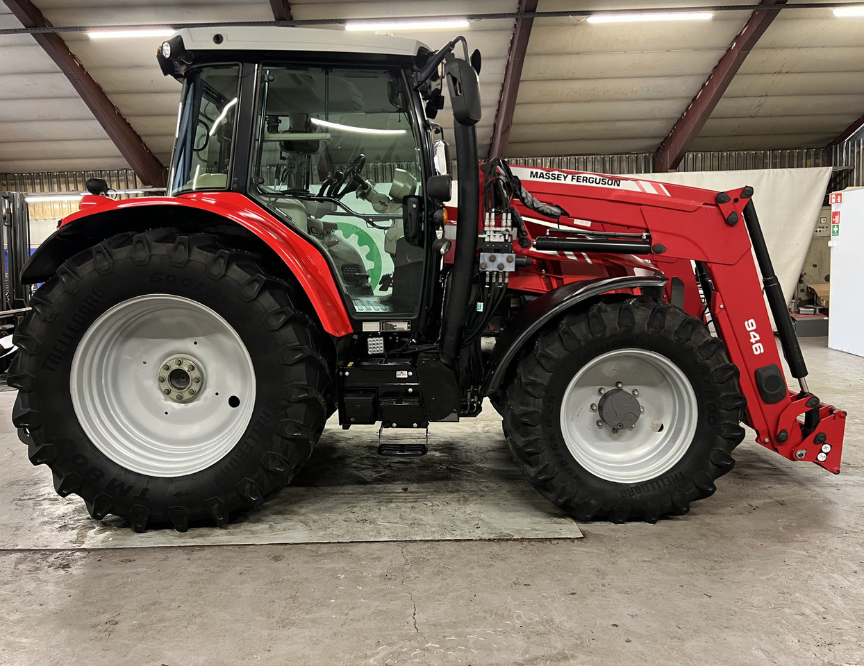 Massey Ferguson 5613 Dyna 6 - Tracteur agricole: photos 5 Massey Ferguson 5613 Dyna 6 - Tracteur agricole: photos 5