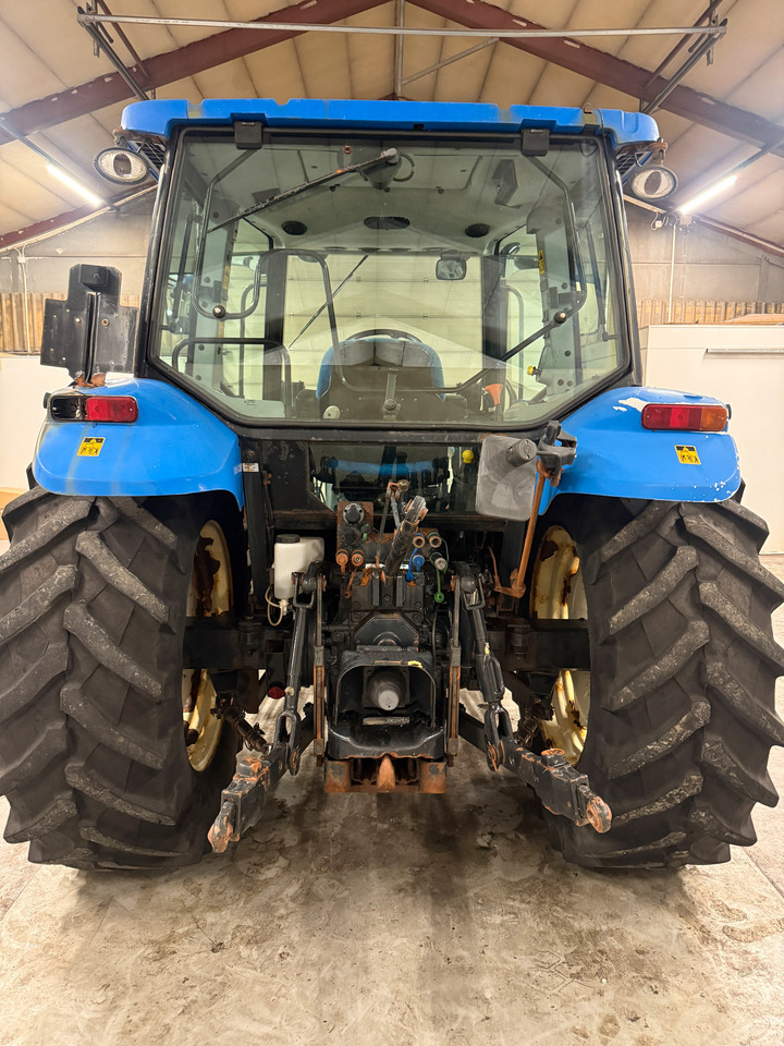 New Holland T5060 - Tracteur agricole: photos 4 New Holland T5060 - Tracteur agricole: photos 4
