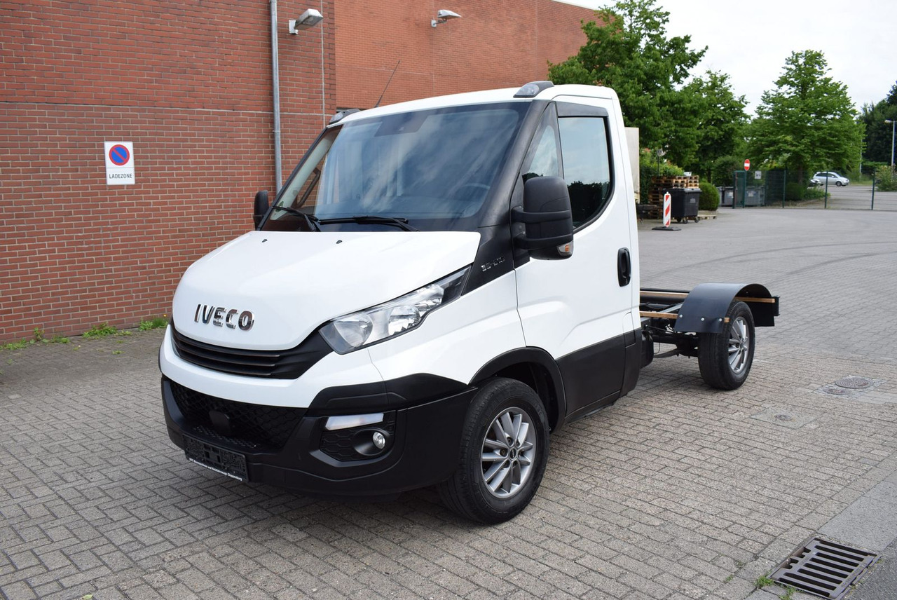 Iveco Daily 35 S21 3,0 Automatik Luftfederung Tempomat - Châssis cabine: photos 1 Iveco Daily 35 S21 3,0 Automatik Luftfederung Tempomat - Châssis cabine: photos 1
