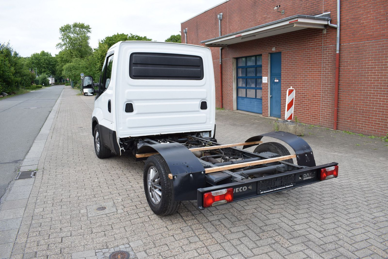 Iveco Daily 35 S21 3,0 Automatik Luftfederung Tempomat - Châssis cabine: photos 5 Iveco Daily 35 S21 3,0 Automatik Luftfederung Tempomat - Châssis cabine: photos 5