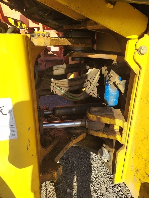 Chargeuse sur pneus New Holland W 190: photos 11