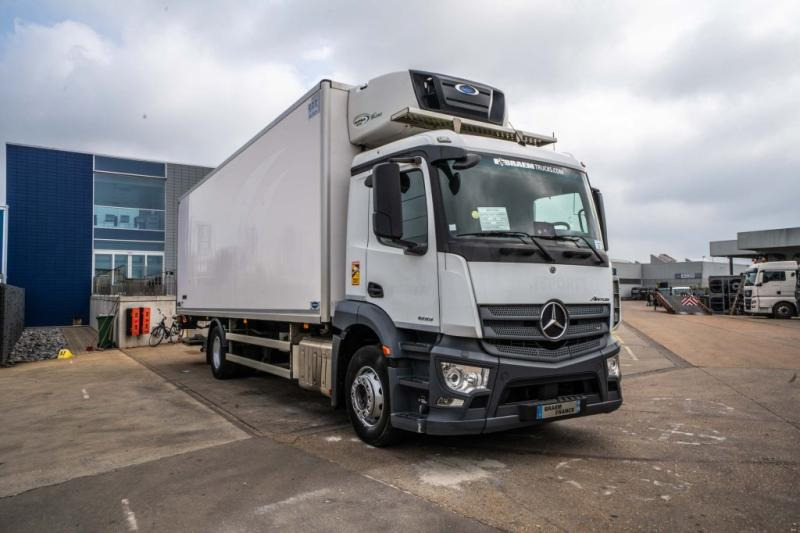 Mercedes ANTOS 1833 +CARRIER SUPRA MULTI 1250Mt+DHOLLANDIA 2.5T - Camion frigorifique: photos 2 Mercedes ANTOS 1833 +CARRIER SUPRA MULTI 1250Mt+DHOLLANDIA 2.5T - Camion frigorifique: photos 2
