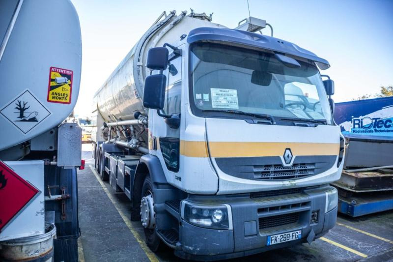 Renault PREMIUM 320 DXI+CITERNE ALIMENTAIRE ( engine problem) - Camion citerne: photos 2 Renault PREMIUM 320 DXI+CITERNE ALIMENTAIRE ( engine problem) - Camion citerne: photos 2