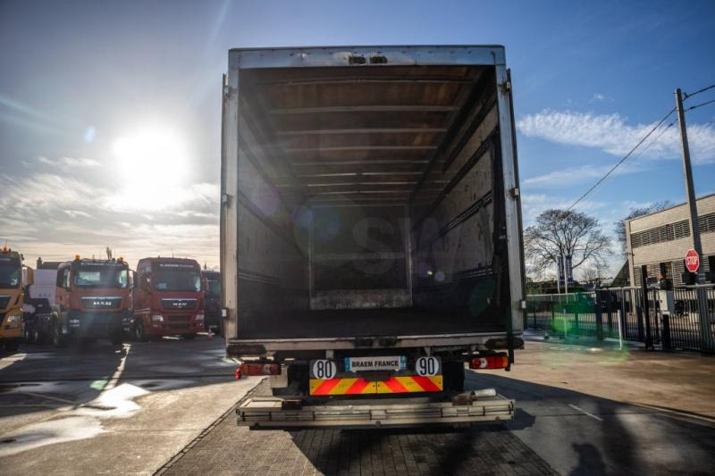 Renault PREMIUM 340 DXI+E5 - Camion fourgon: photos 5 Renault PREMIUM 340 DXI+E5 - Camion fourgon: photos 5